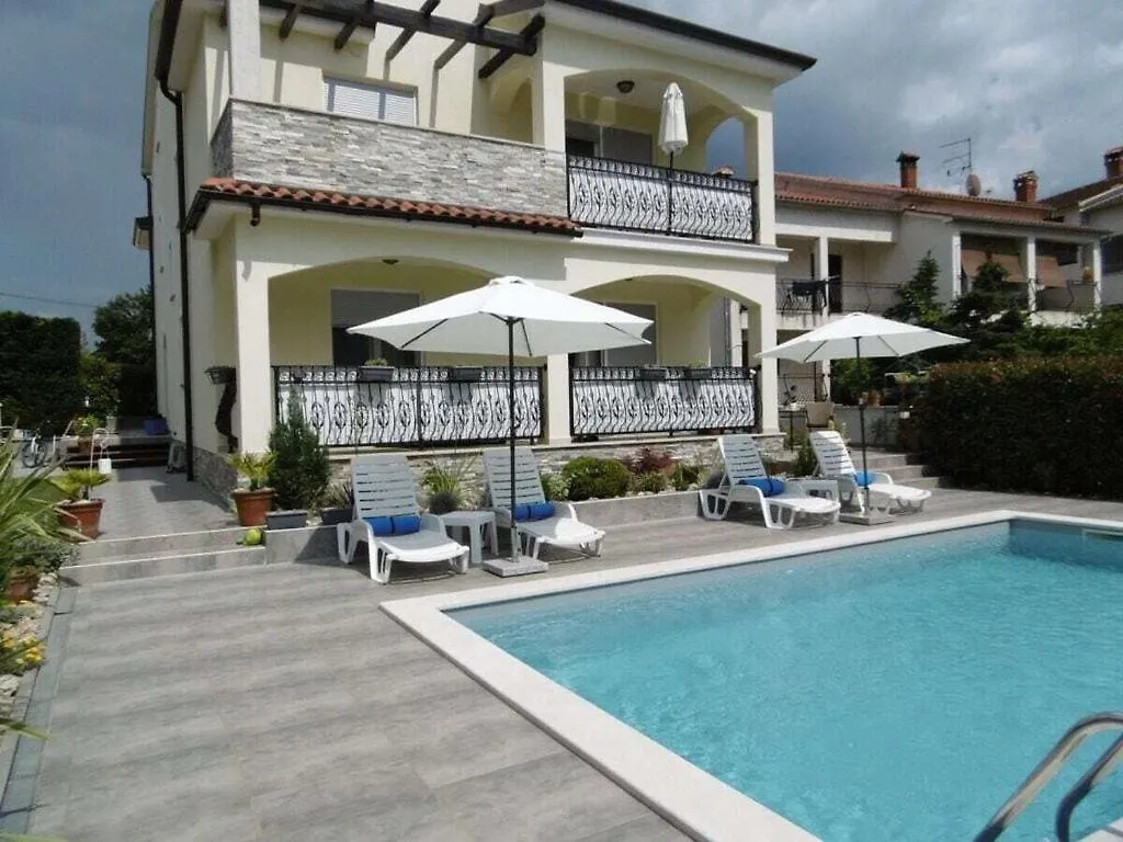 Holiday home Villa Luka Apartment Gray Mit Pool Funtana Croatia