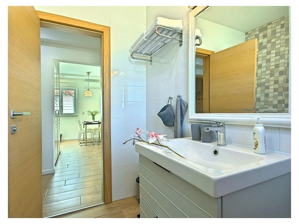 Villa Luka Apartment Gray Mit Pool Funtana Holiday home