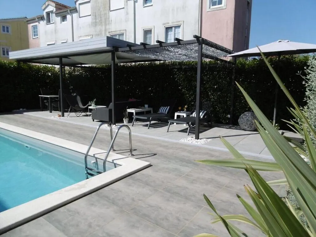 Villa Luka Apartment Gray Mit Pool Funtana Holiday home