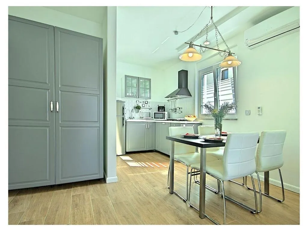 Villa Luka Apartment Gray Mit Pool Funtana