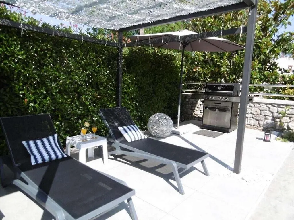 Holiday home Villa Luka Apartment Gray Mit Pool Funtana